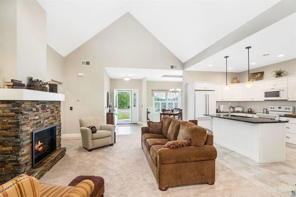 4911 Greystone Street Hermantown, MN 55811