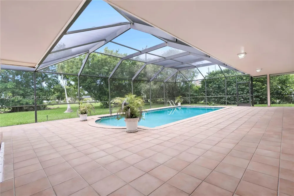 8010 SW 139th Ter Palmetto Bay, FL 33158