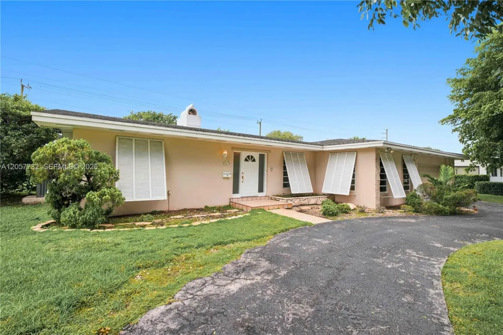 8010 SW 139th Ter Palmetto Bay, FL 33158