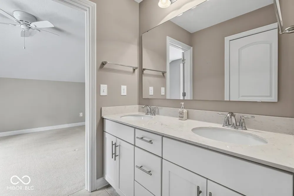 3579 Sugar Pine Lane Zionsville, IN 46077
