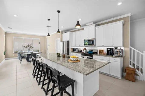 860 SW Bushel Trail