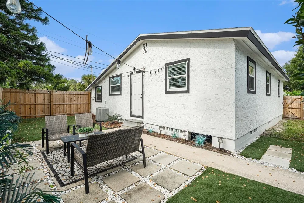 1411 S MADISON AVENUE Clearwater, FL 33756