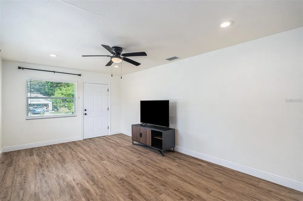 1411 S MADISON AVENUE Clearwater, FL 33756