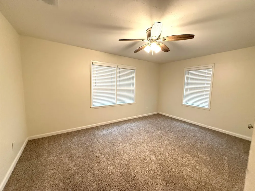 8 Piney Way Angleton, TX 77515