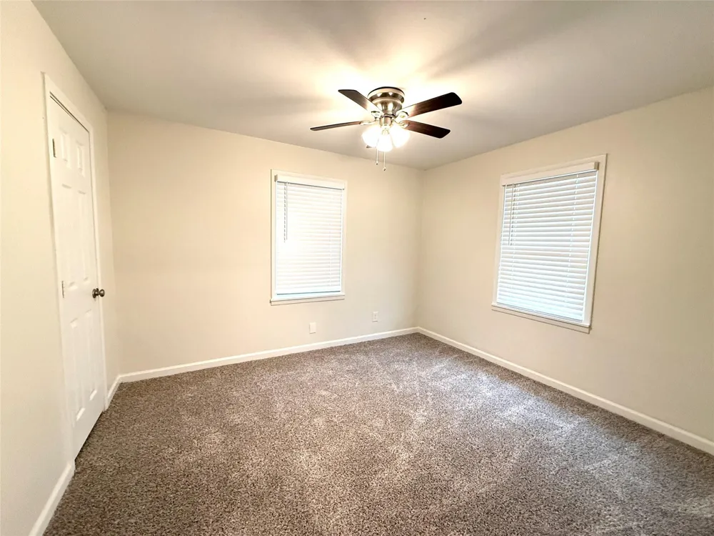 8 Piney Way Angleton, TX 77515