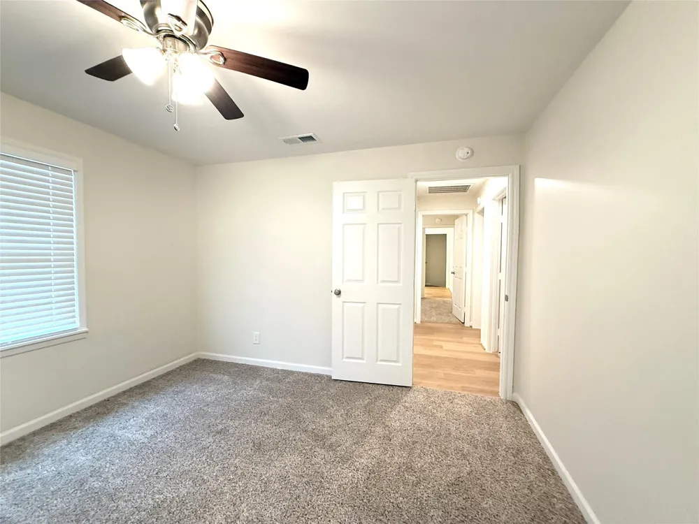 8 Piney Way Angleton, TX 77515