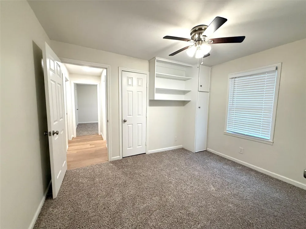 8 Piney Way Angleton, TX 77515