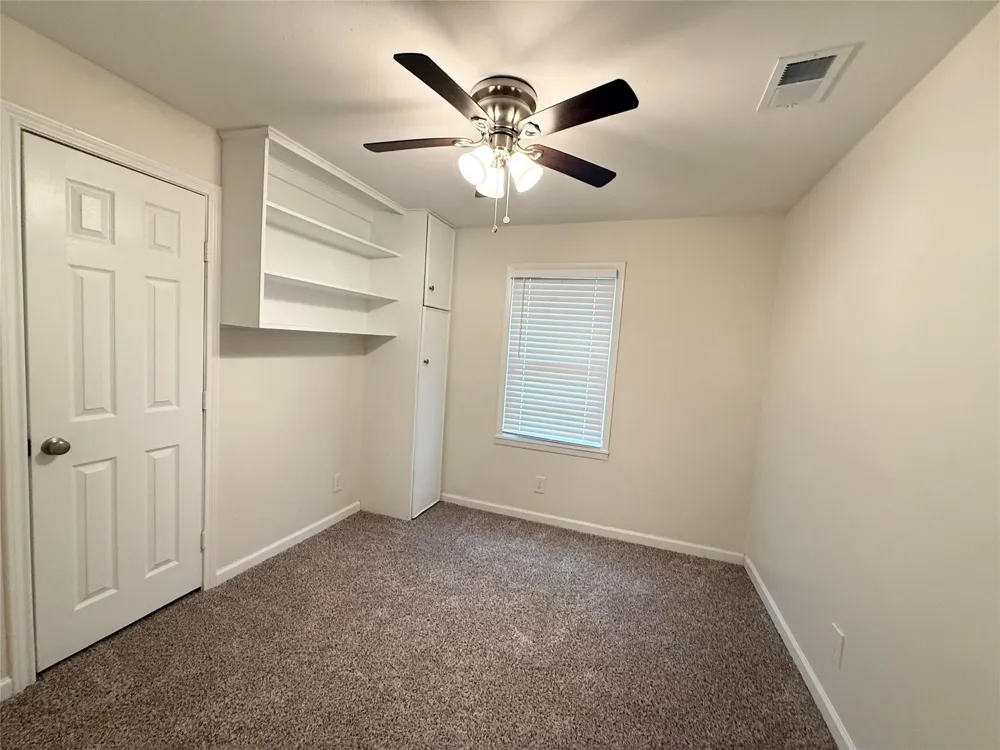 8 Piney Way Angleton, TX 77515