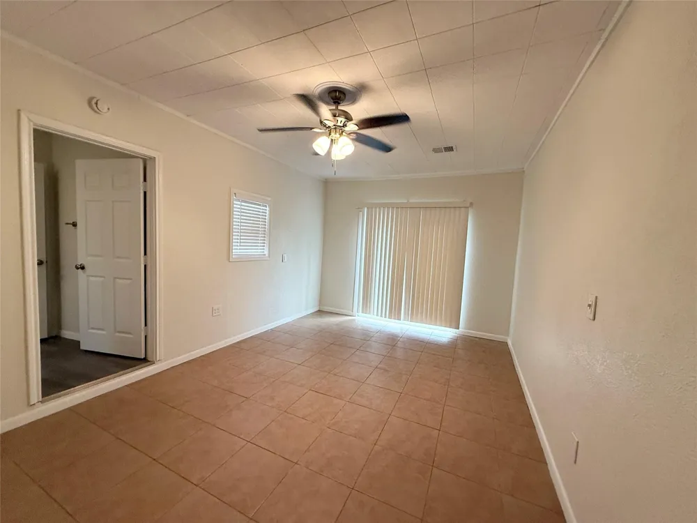 8 Piney Way Angleton, TX 77515
