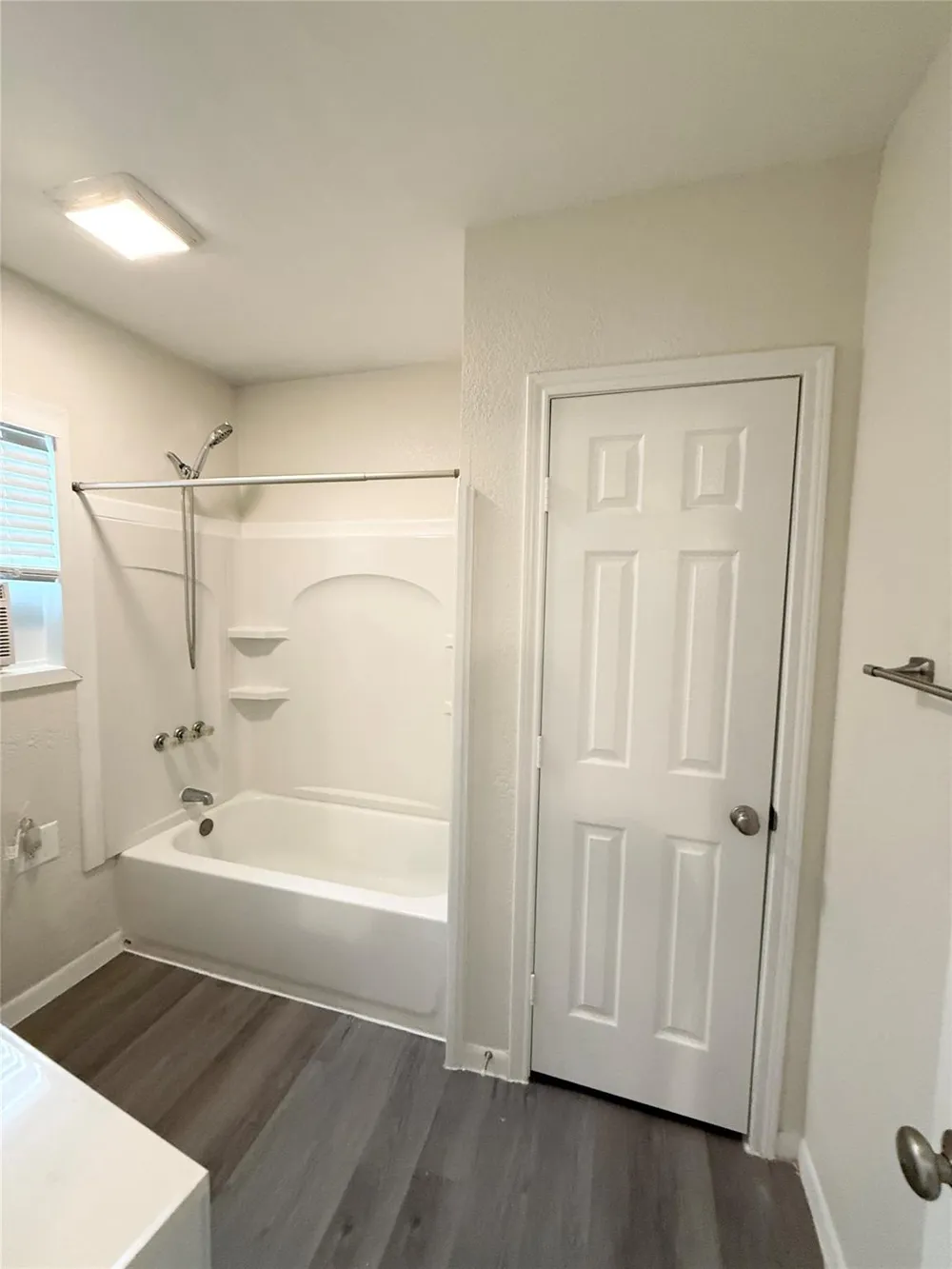 8 Piney Way Angleton, TX 77515