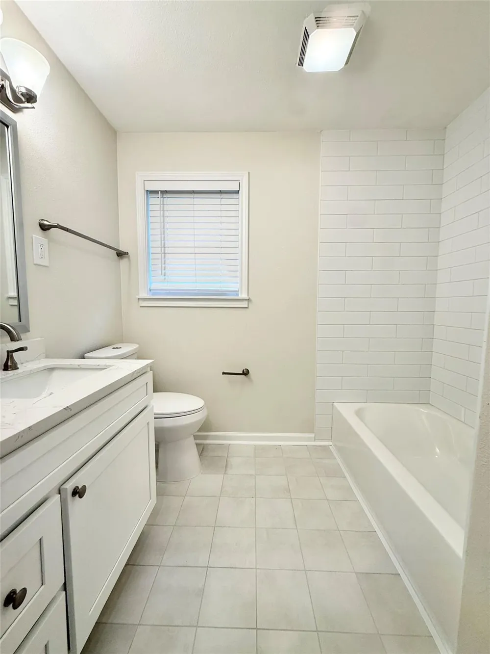 8 Piney Way Angleton, TX 77515