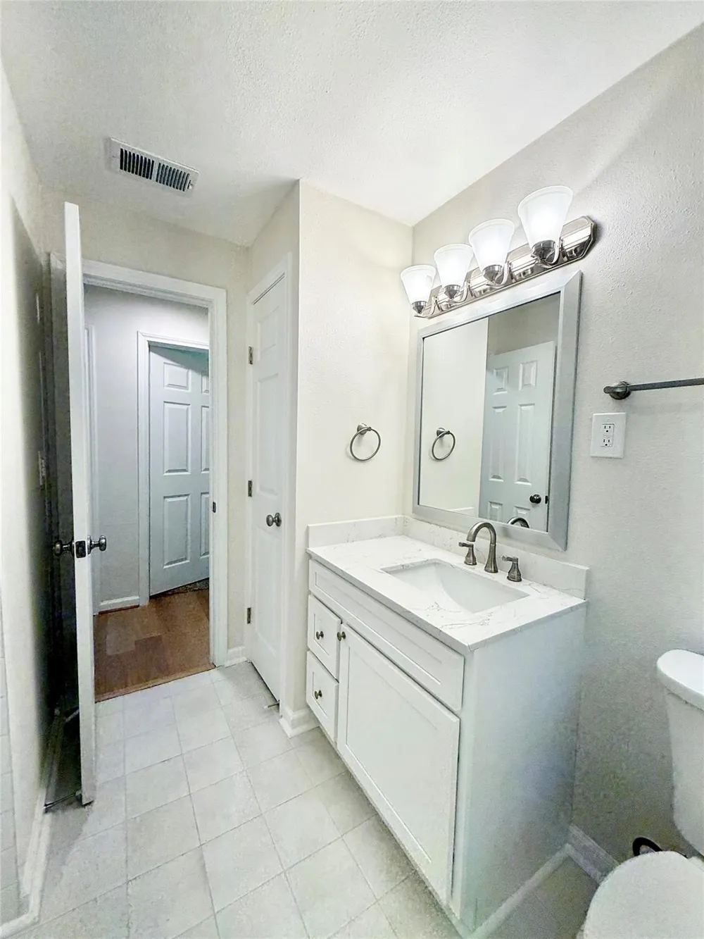 8 Piney Way Angleton, TX 77515