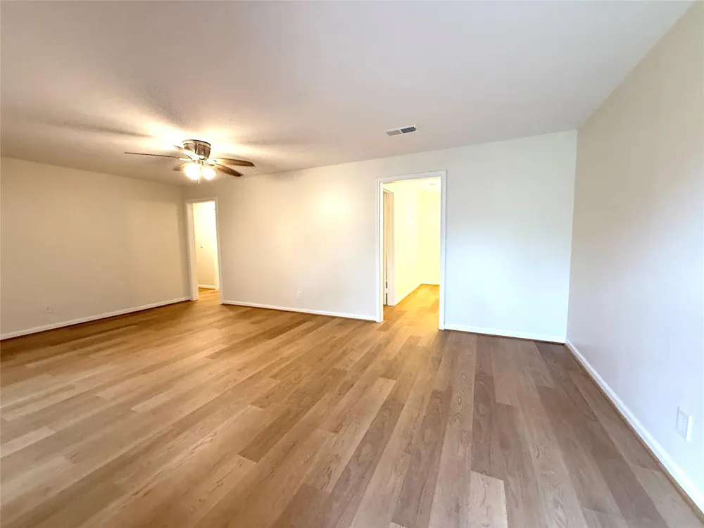 8 Piney Way Angleton, TX 77515
