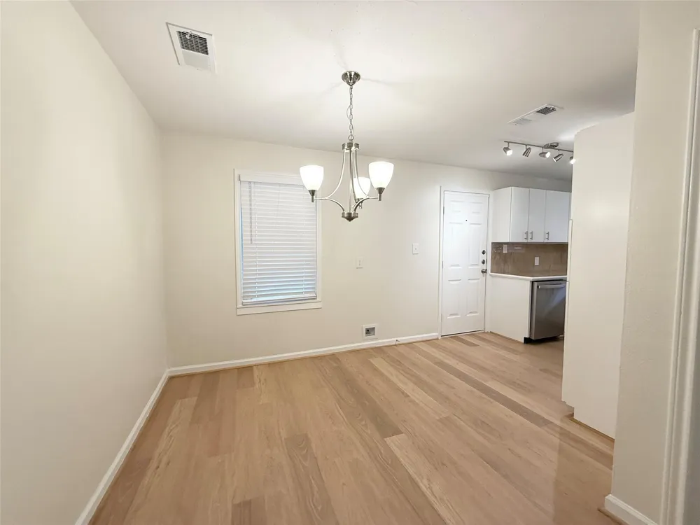8 Piney Way Angleton, TX 77515