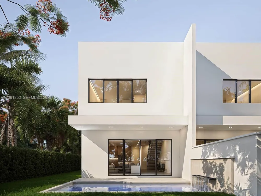 3111 Plaza St Coconut Grove, FL 33133