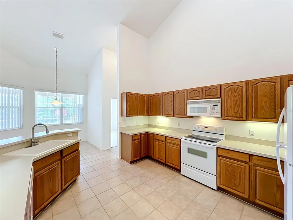 635 LONG LAKE DRIVE Oviedo, FL 32765