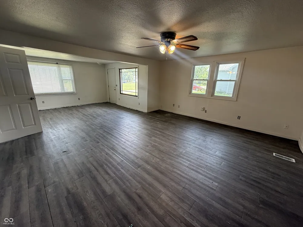 2705 S H STREET Elwood, IN 46036
