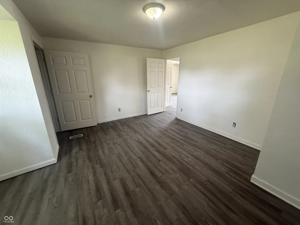 2705 S H STREET Elwood, IN 46036