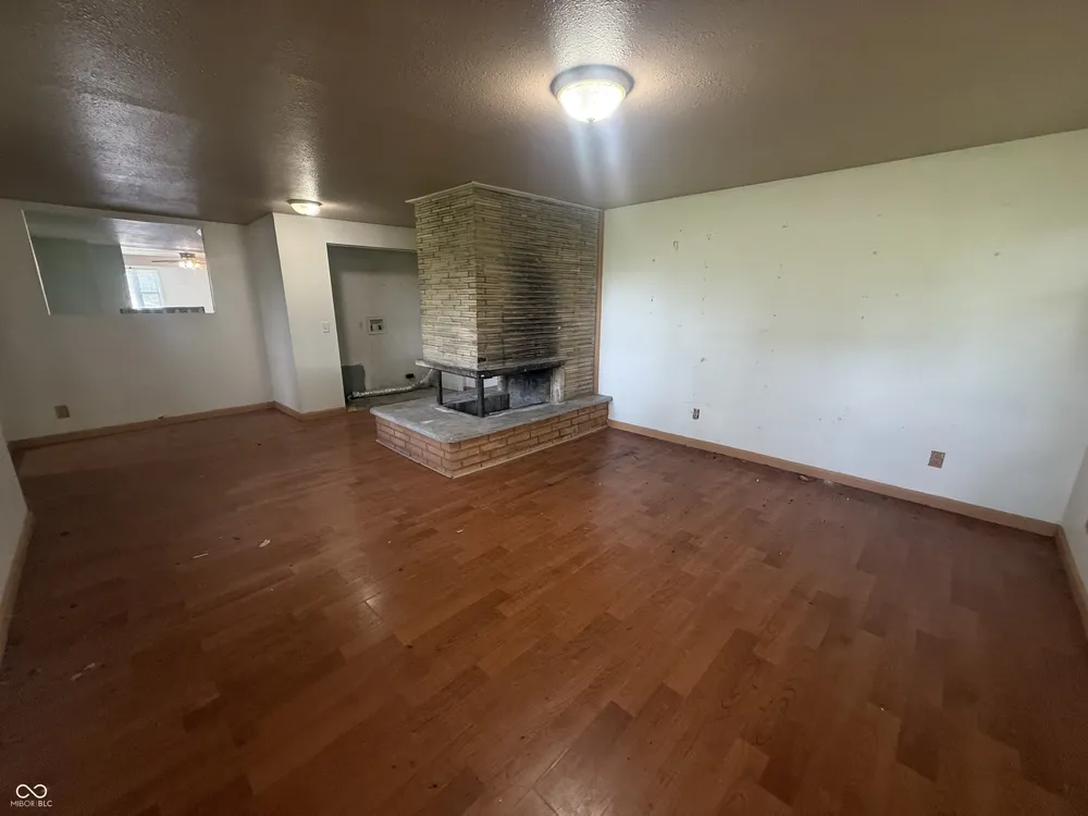 2705 S H STREET Elwood, IN 46036