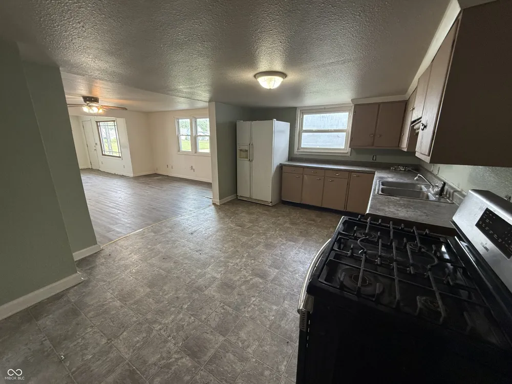 2705 S H STREET Elwood, IN 46036