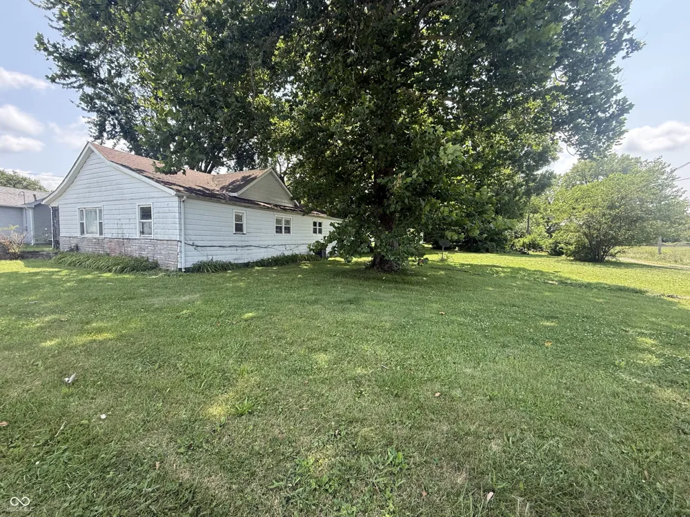 2705 S H STREET Elwood, IN 46036