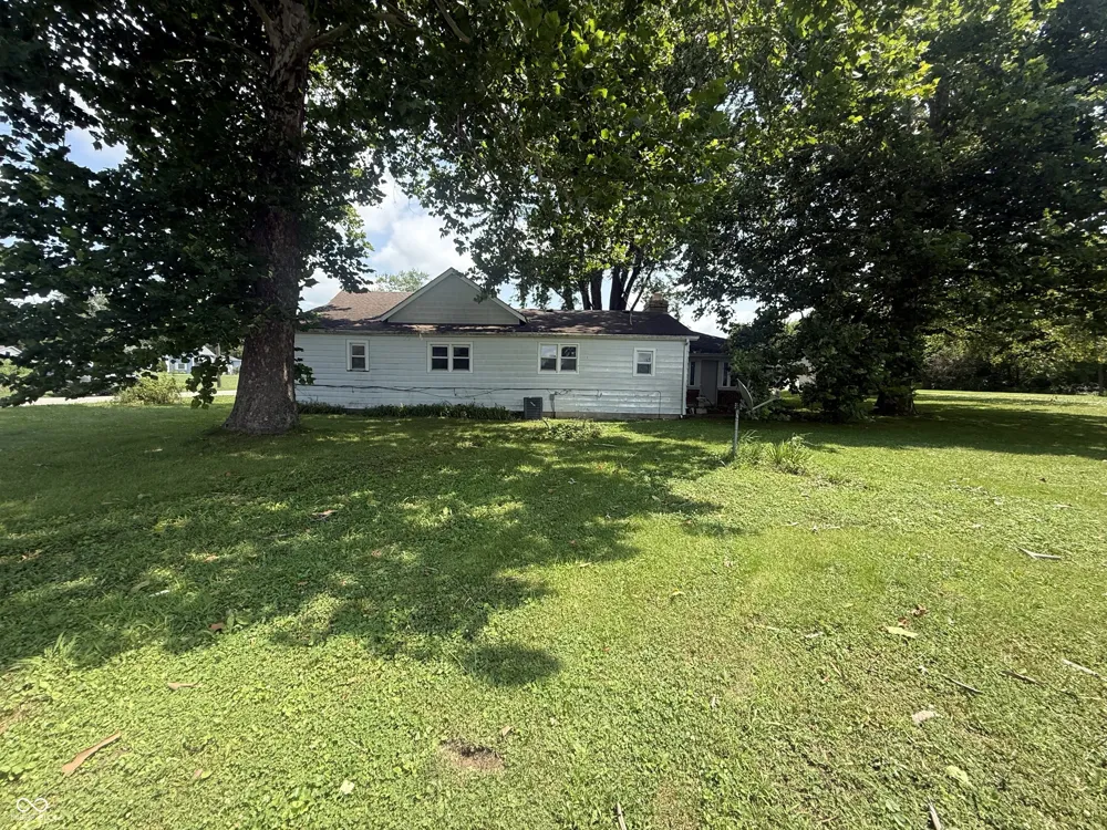 2705 S H STREET Elwood, IN 46036