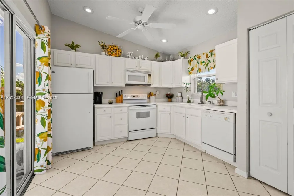 112 Caribe Ct Green Acres, FL 33413