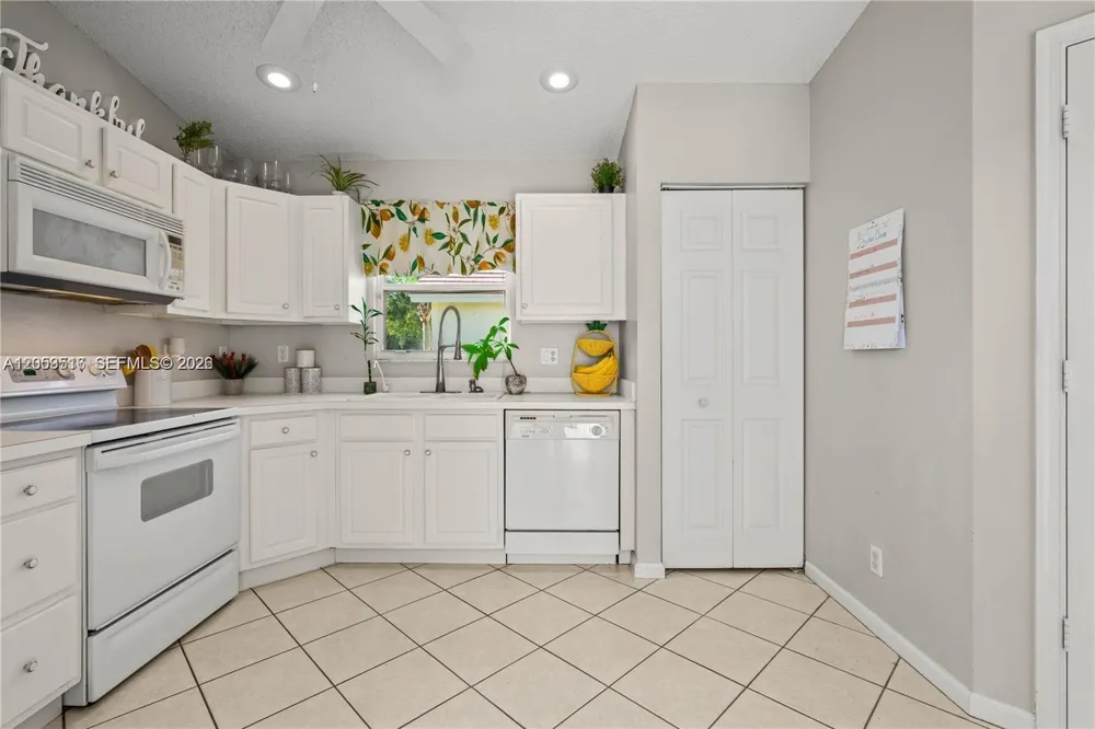 112 Caribe Ct Green Acres, FL 33413