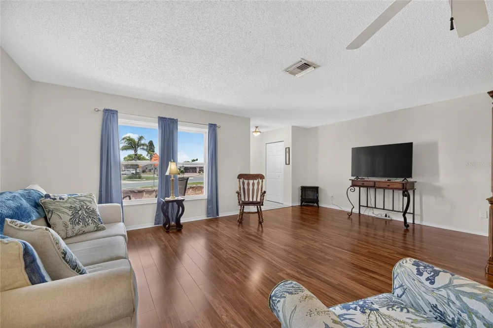 907 BLUEWATER DRIVE Sun City Center, FL 33573