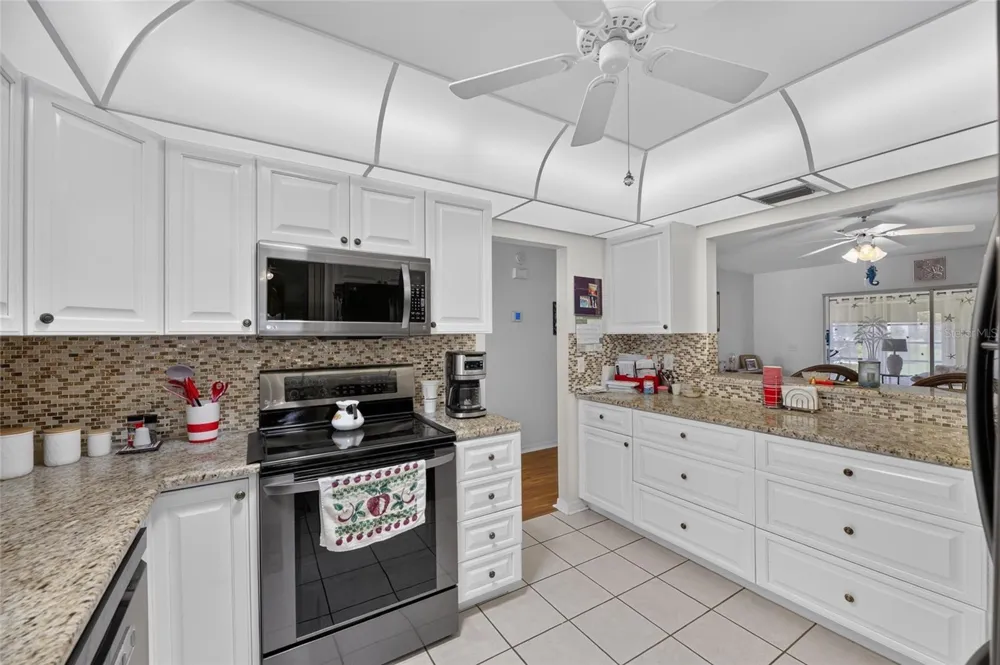 907 BLUEWATER DRIVE Sun City Center, FL 33573