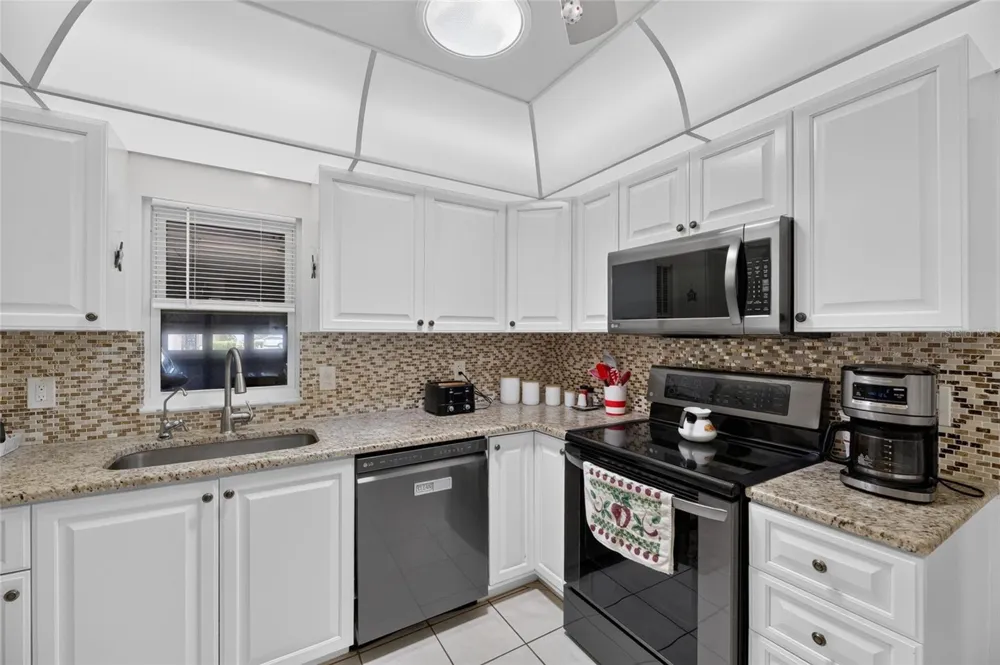 907 BLUEWATER DRIVE Sun City Center, FL 33573