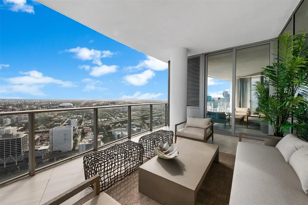 851 NE 1st Ave #PH4912 Miami, FL 33132