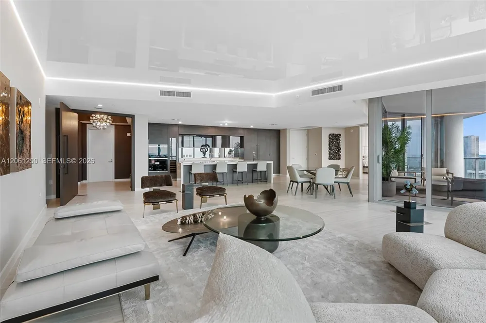 851 NE 1st Ave #PH4912 Miami, FL 33132
