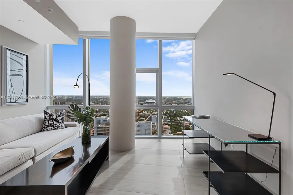 851 NE 1st Ave #PH4912 Miami, FL 33132