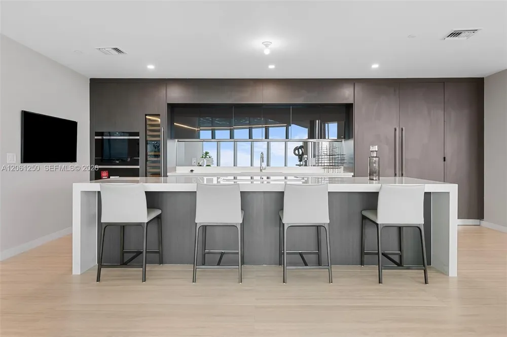 851 NE 1st Ave #PH4912 Miami, FL 33132