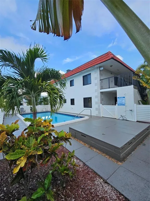 2201 NE 36th Street #208 Lighthouse Point, FL 33064