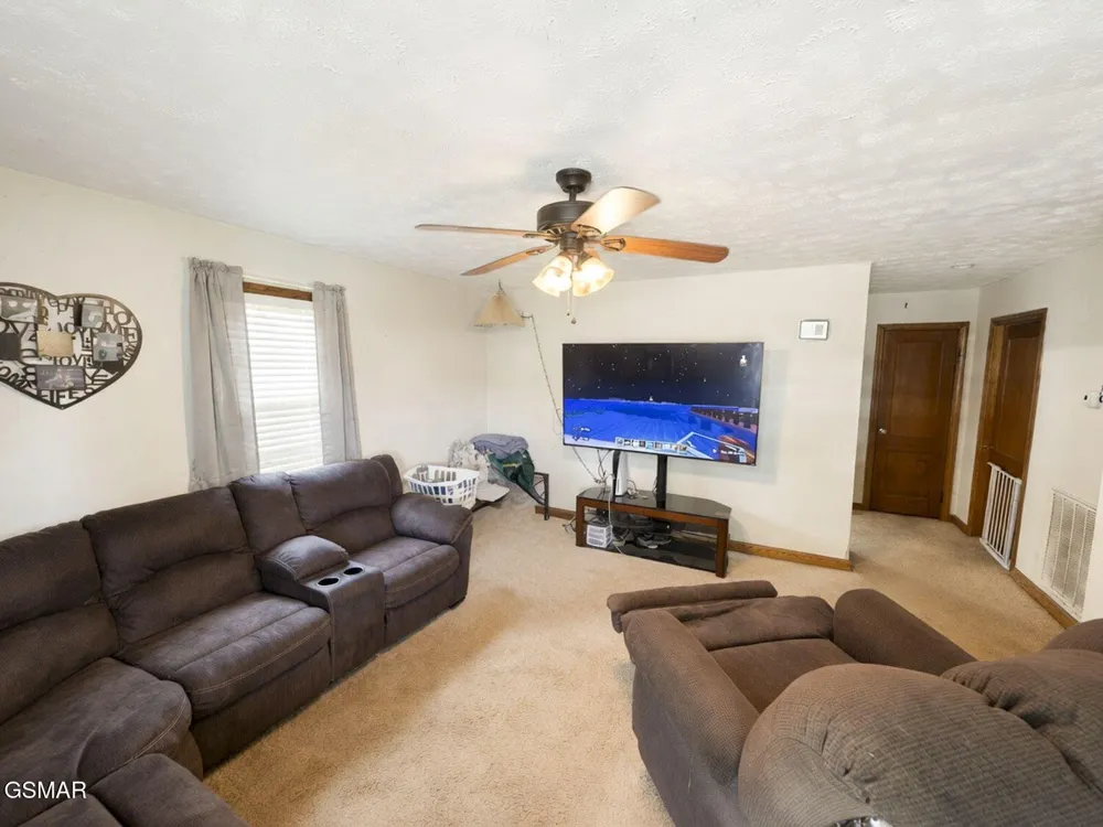 2105 Walnut Street White Pine, TN 37890