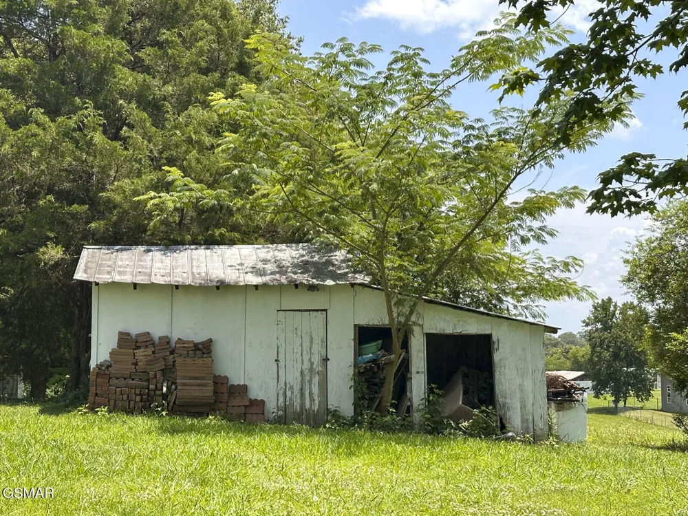 2105 Walnut Street White Pine, TN 37890
