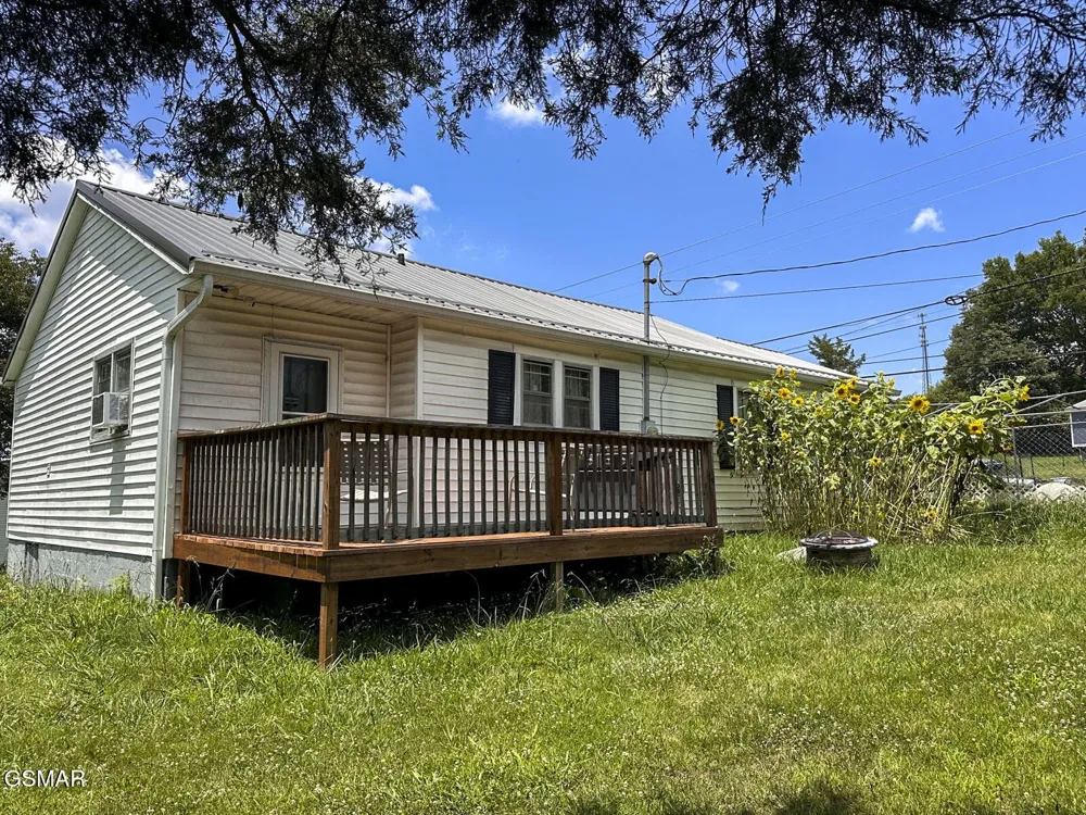 2105 Walnut Street White Pine, TN 37890