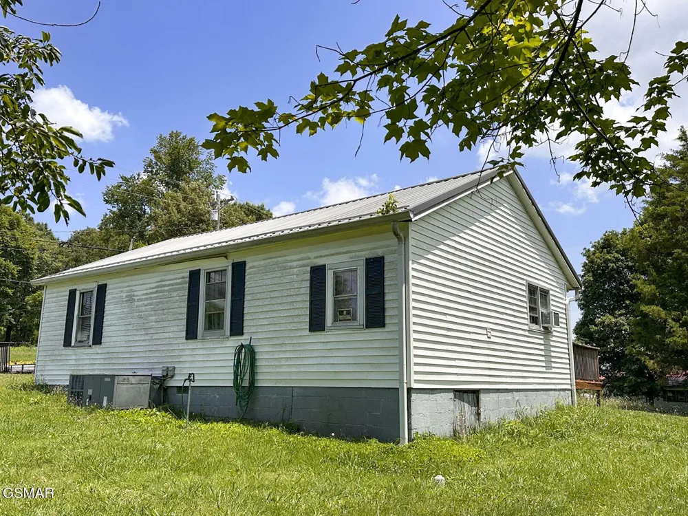 2105 Walnut Street White Pine, TN 37890