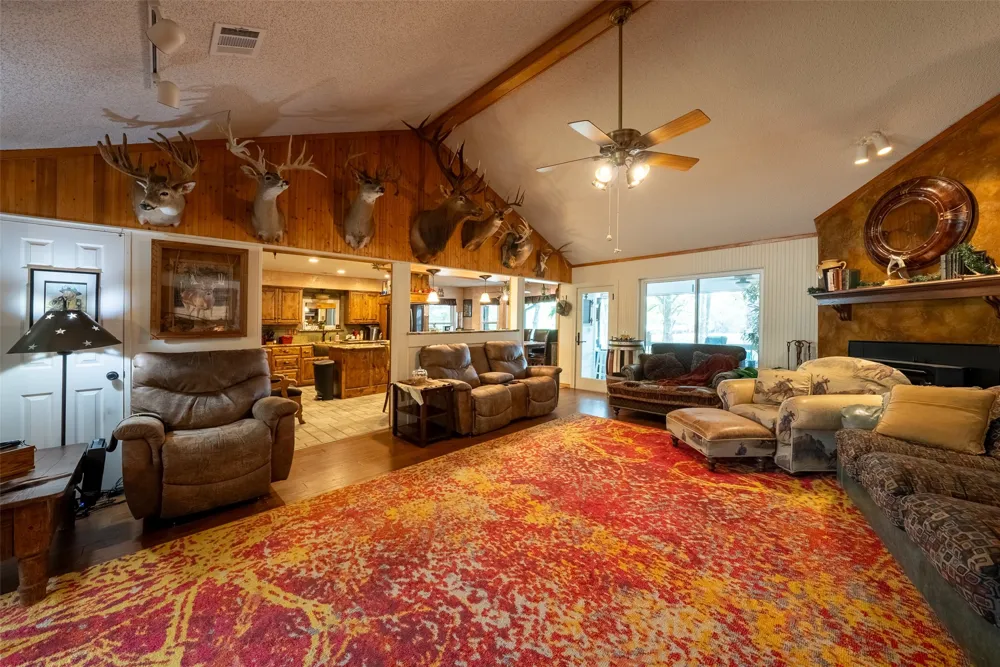 10100 County Road 4028 Kemp, TX 75143