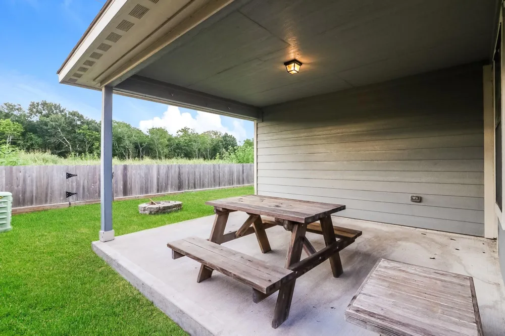 429 De Coster Boulevard Alvin, TX 77511