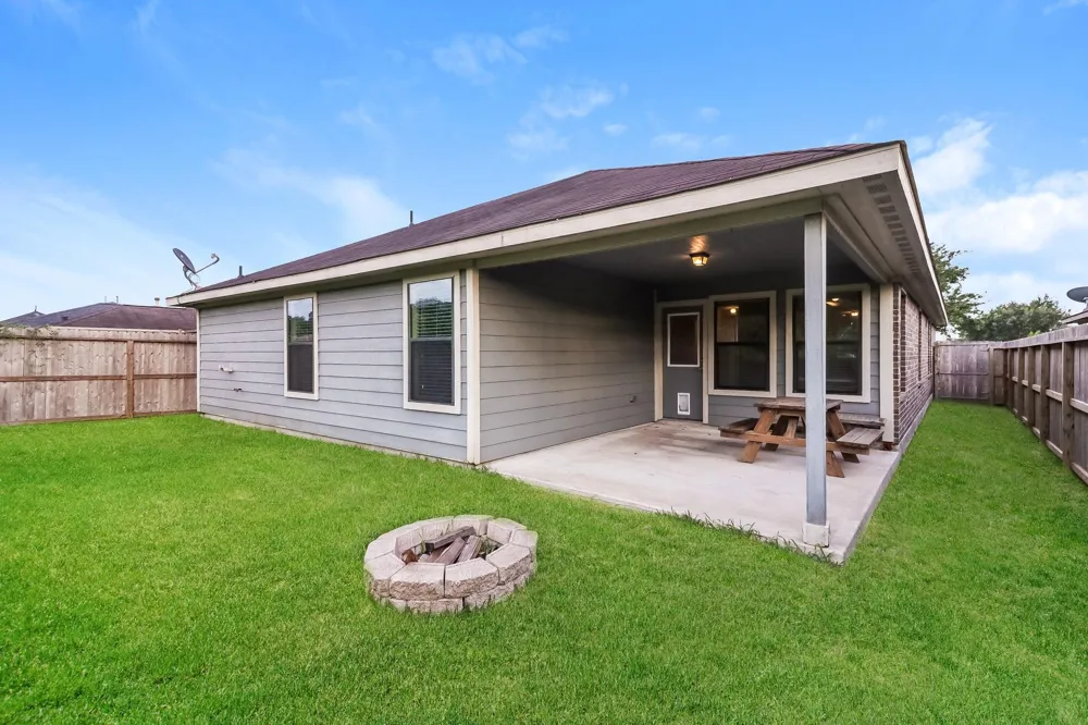 429 De Coster Boulevard Alvin, TX 77511