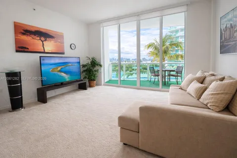 7900 Harbor Island Dr #706