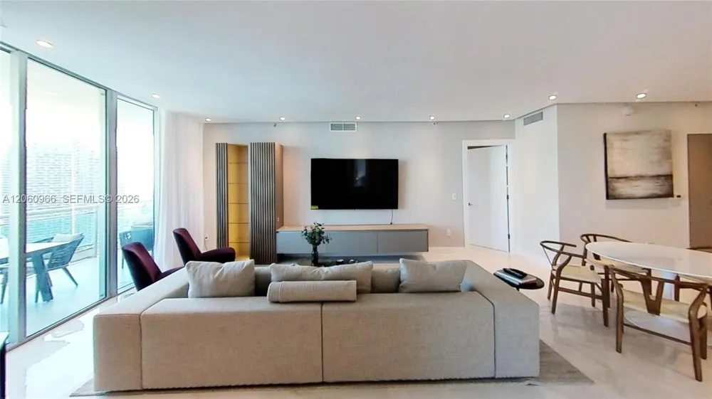 350 S Miami Ave #3902 Miami, FL 33130