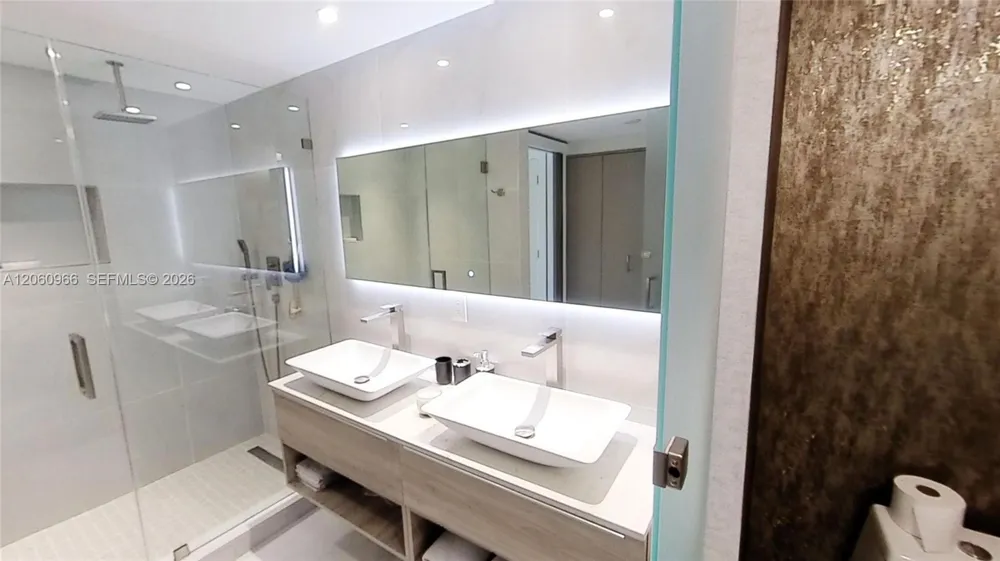 350 S Miami Ave #3902 Miami, FL 33130