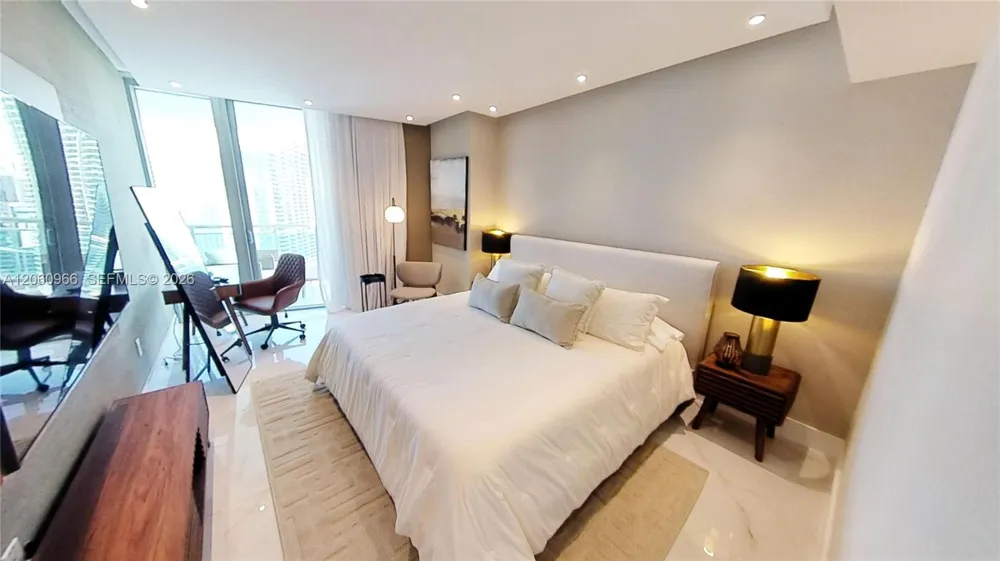 350 S Miami Ave #3902 Miami, FL 33130