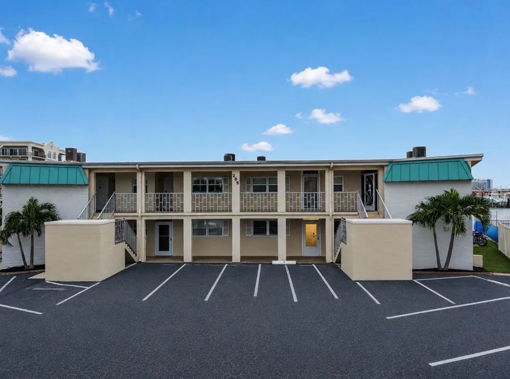 205 DOLPHIN POINT #4 Clearwater Beach, FL 33767