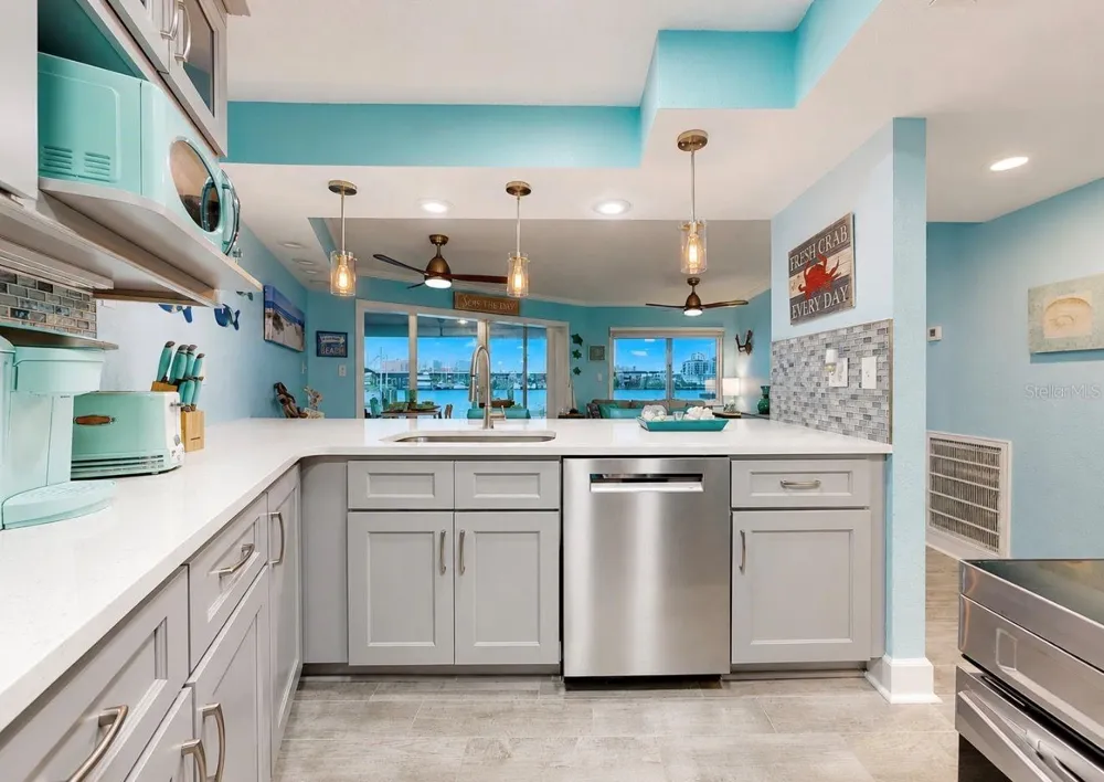 205 DOLPHIN POINT #4 Clearwater Beach, FL 33767