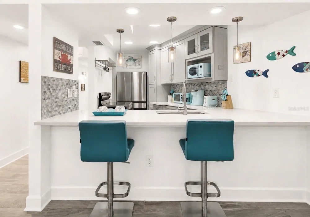 205 DOLPHIN POINT #4 Clearwater Beach, FL 33767
